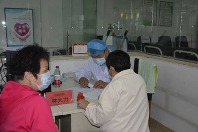 政協委員送醫進社區 哈爾濱市香坊區政協“六進”活動全面啟動